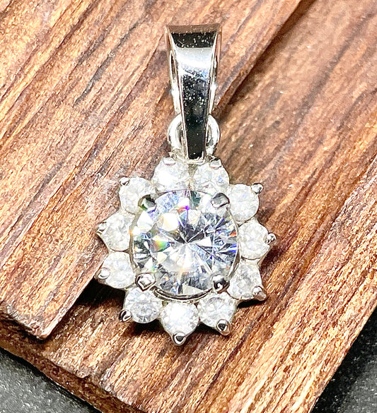 Beautiful VVS1 Moissanite halo pendant necklace, dainty Moissanites pendant,halo necklace, anniversary gift, gift for her, gift