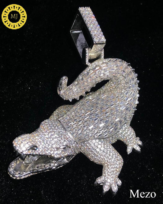 925 sterling silver crocodile pendant,GRA Moissanite Diamond  Icedout crocodile necklace, animal necklace, wild animals, ferocious animals