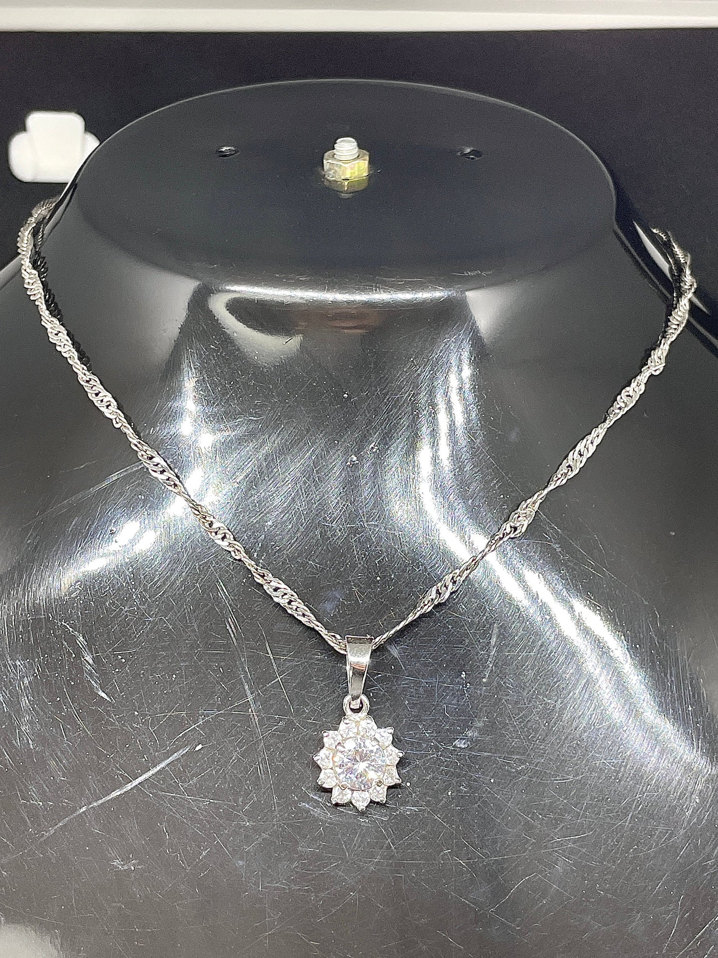 Beautiful VVS1 Moissanite halo pendant necklace, dainty Moissanites pendant,halo necklace, anniversary gift, gift for her, gift
