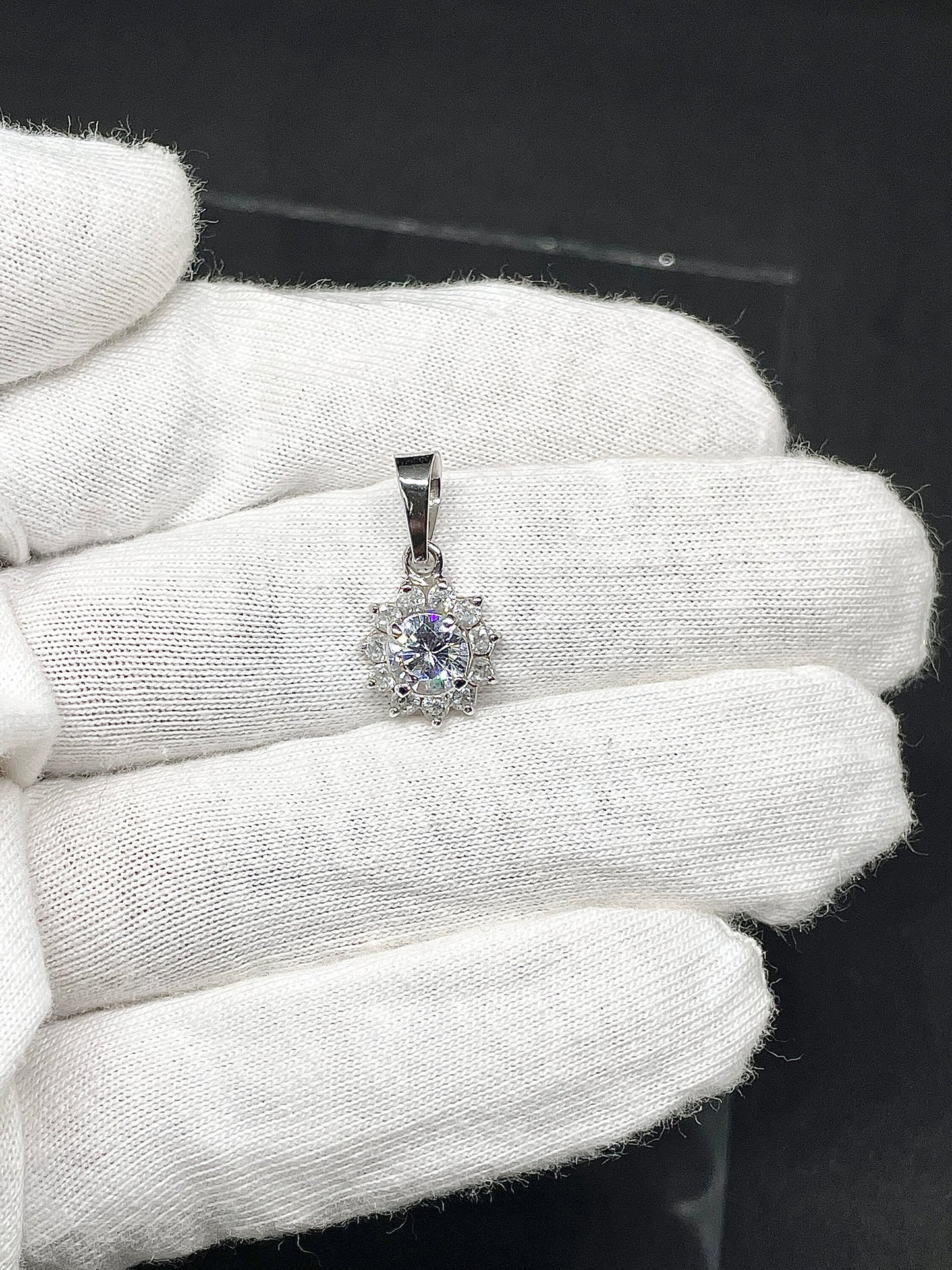 Beautiful VVS1 Moissanite halo pendant necklace, dainty Moissanites pendant,halo necklace, anniversary gift, gift for her, gift