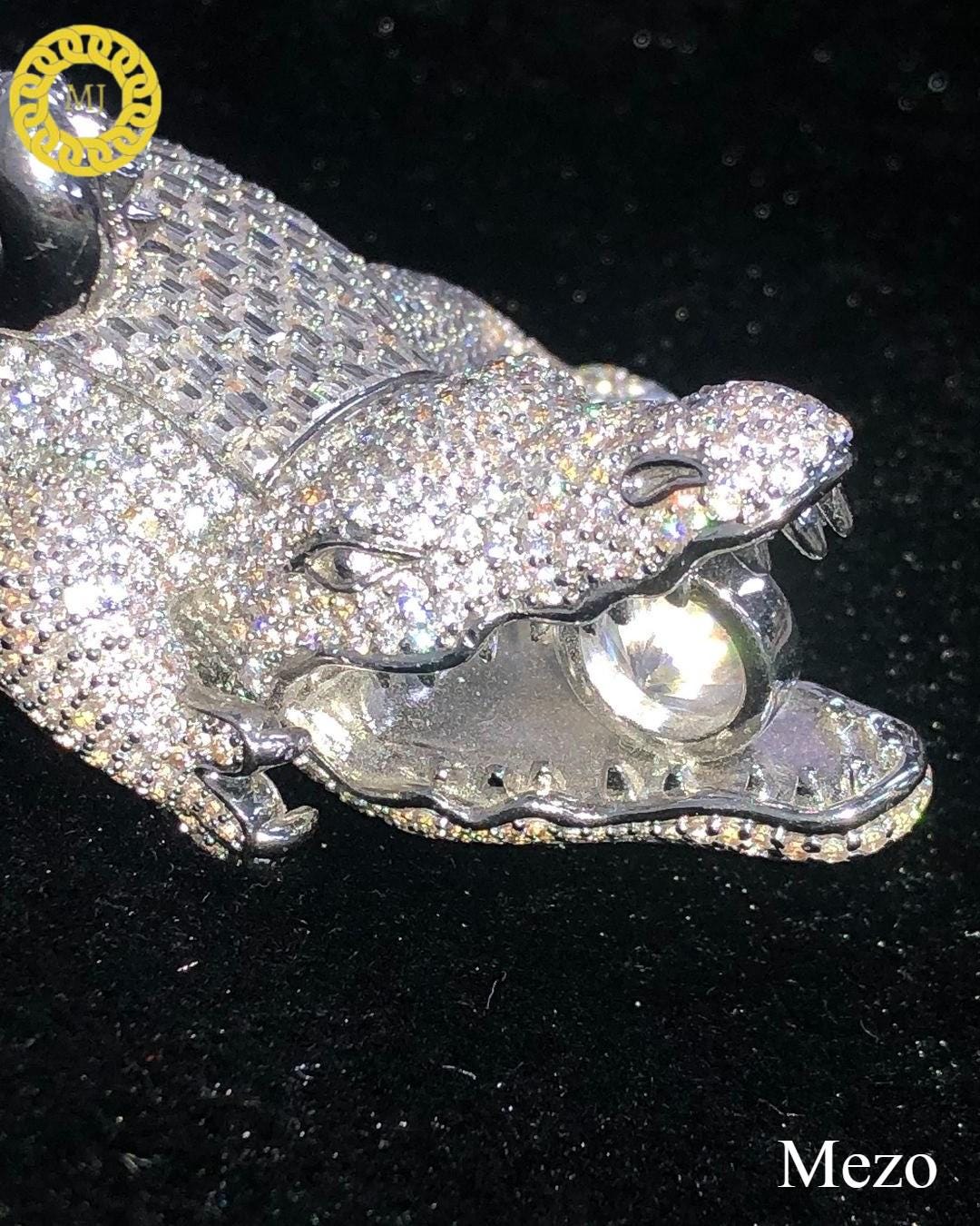 925 sterling silver crocodile pendant,GRA Moissanite Diamond  Icedout crocodile necklace, animal necklace, wild animals, ferocious animals