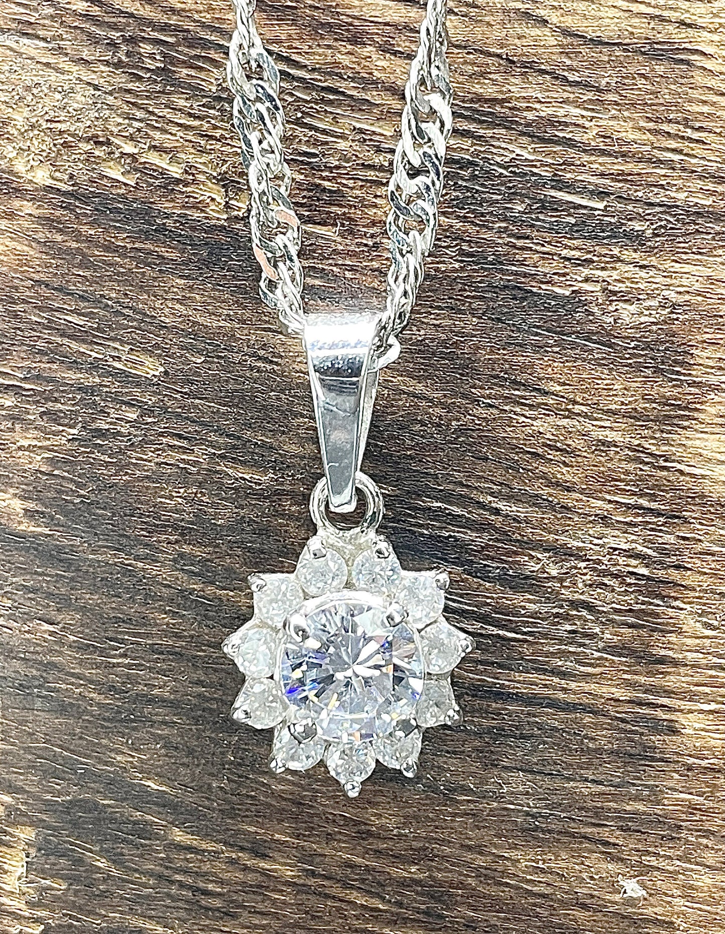 Beautiful VVS1 Moissanite halo pendant necklace, dainty Moissanites pendant,halo necklace, anniversary gift, gift for her, gift