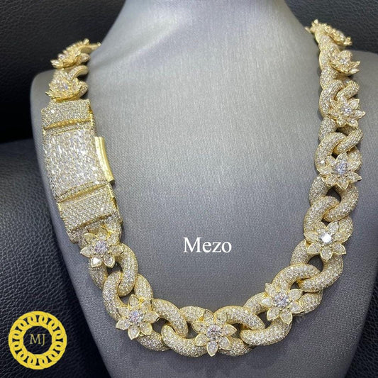 17mm infinity Flower chain in 925 sterling silver with 14k gold plated with moissonite Baguettes GRA certified pass on the diamond tester
